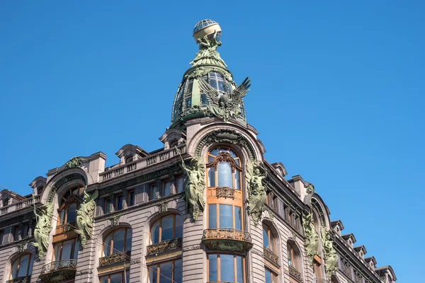 Singer- of the company's famous home. Now the bookstore is located in the building -House of Books-.