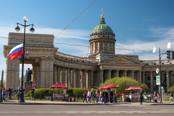 Sankt Petersburg, Rosja-8 maja 2016: Kazan Cathedral-Katedra Kazańskiej Ikony Matki Bożej-. — Zdjęcie stockowe