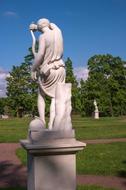 Gatchina Sarayı. Hollandalı bahçede heykel.