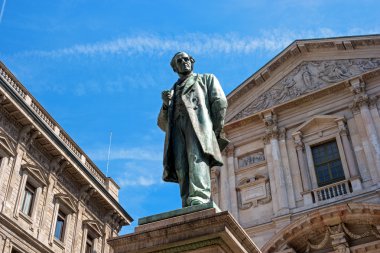 Milano, İtalya - 25 Mayıs 2016: Alessandro Manzoni, heykel-1785 - 1873 - İtalyan şair ve romancı Milan.