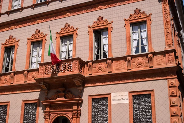 Milán, Italia - 25 de mayo de 2016: Casa del escritor italiano Alessandro Manzoni . — Foto de Stock