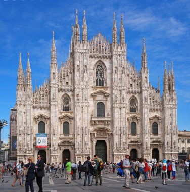 Milan, İtalya - 25 Mayıs 2016: Katedrali Duomo, ana cephe.