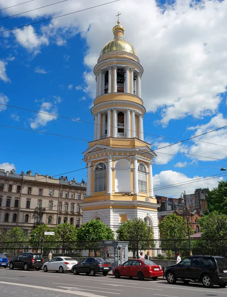 Saint-Petersburg, Rusko-4 červen 2016: Zvonice pravoslavné katedrále Vladimir. — Stock fotografie