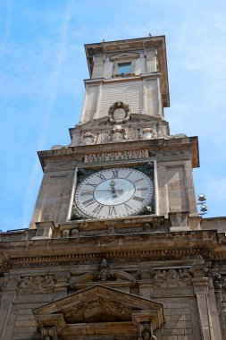 Milan, Italiy. Giureconsulti Sarayı dekorasyon. Saat Kulesi.