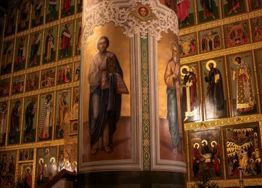 Kazan, Rusya - 10 Ocak 2021: Kremlin 'deki Annunciation Katedrali. Iconostas