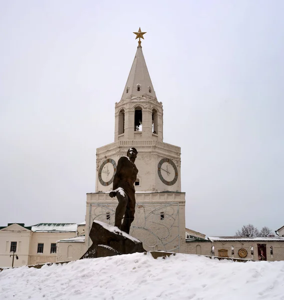 Kazan Russie Janvier 2021 Tour Spasskaya Kremlin Kazan Monument Poète — Photo