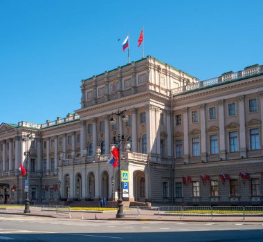 Mariinsky Sarayı. St. Petersburg 'un tarihi merkezinin mimarisi. Mariinsky Sarayı 'nda bakanlıklar, departmanlar, devlet daireleri