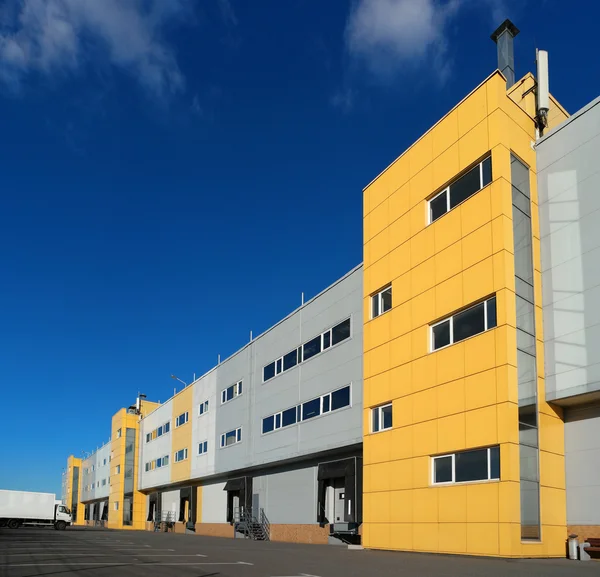 Edifício do armazém, estação de acoplamento do reboque — Fotografia de Stock