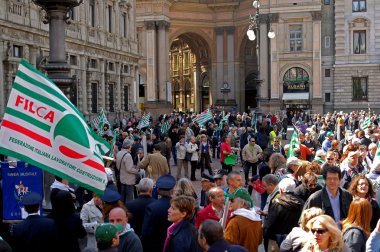 Milan, İtalya, Piazza della Scala, 21 Nisan 2012. Toplantı İtalyan sendikalar Lombardy.