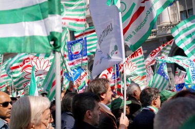 Milan, İtalya, Piazza della Scala, 21 Nisan 2012. Toplantı İtalyan sendikalar Lombardy.
