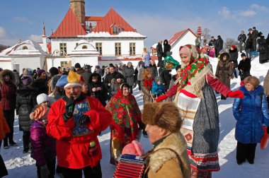 Gatchina, Leningrad region, Rusya Federasyonu - 5 Mart 2011: geleneksel Rus tatil Maslenitsa