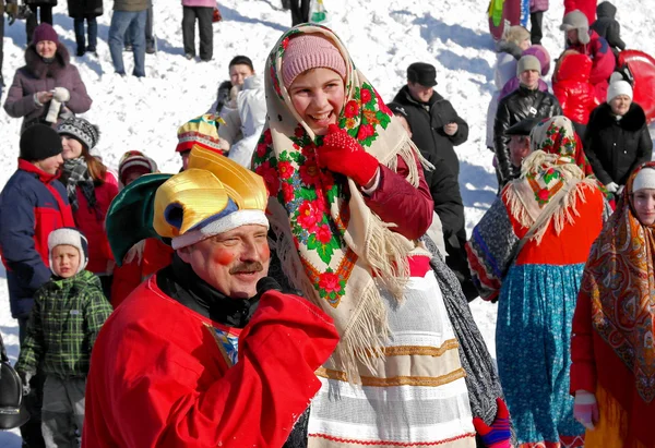 Gatchina, región de Leningrado, RUSIA - 5 de marzo de 2011: La fiesta tradicional rusa Maslenitsa — Foto de Stock