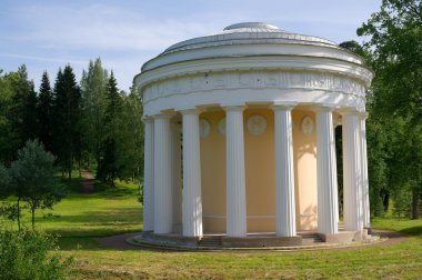 Saint Petersburg, Rusya - 03 Temmuz 2015: Tapınak dostluk Pavlovsk Park