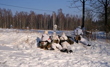 Gatchina, Rusya, 18 Şubat 2012: İkinci Dünya Savaşı savaş yeniden inşası
