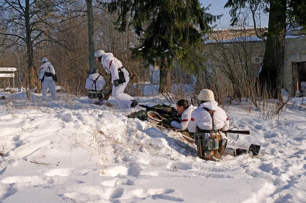 Gatchina, Rusya, 18 Şubat 2012: İkinci Dünya Savaşı savaş yeniden inşası — Stok fotoğraf