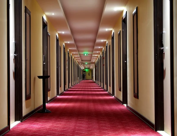 Güzel otel koridor halı ile