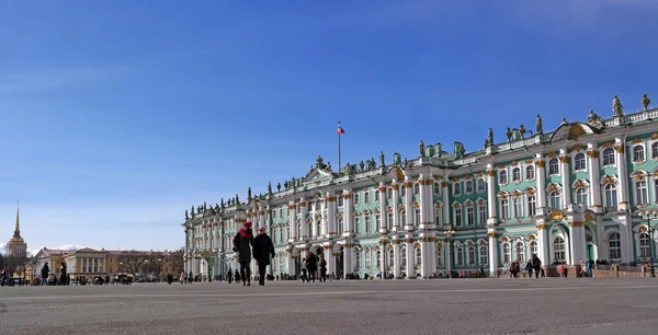 São Petersburgo, Rússia - 22 de março de 2015: O Palácio de Inverno - Hermitage - início da primavera . — Fotografia de Stock