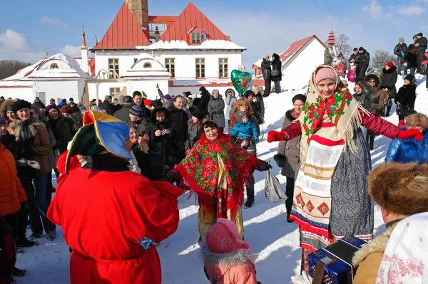 Gatchina, região de Leningrado, RÚSSIA - 5 de março de 2011: Maslenitsa - umas férias de primavera tradicionais na Rússia . — Fotografia de Stock