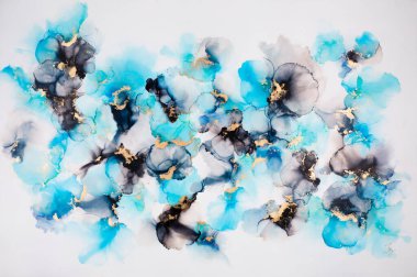 Soyut akışkan sanat. Tuvale alkol mürekkebi dökülmüş. Mavi, siyah ve altın.