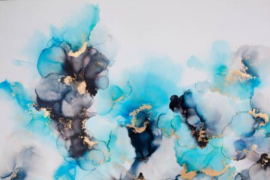 Soyut akışkan sanat. Tuvale alkol mürekkebi dökülmüş. Mavi, siyah ve altın.