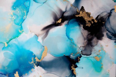 Soyut akışkan sanat. Tuvale alkol mürekkebi dökülmüş. Mavi, siyah ve altın.