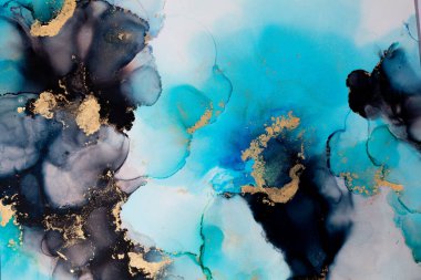 Soyut akışkan sanat. Tuvale alkol mürekkebi dökülmüş. Mavi, siyah ve altın.