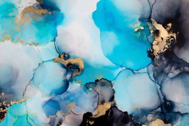 Soyut akışkan sanat. Tuvale alkol mürekkebi dökülmüş. Mavi, siyah ve altın.