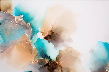 Soyut akışkan sanat. Tuvale alkol mürekkebi dökülmüş. Kahverengi, cyan ve altın