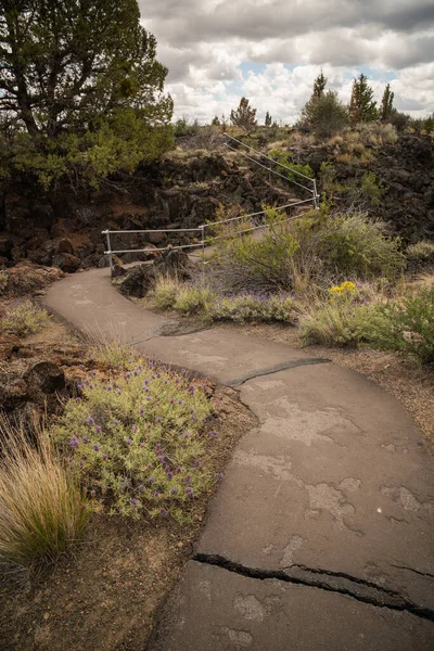 Тропа Через Вулканическую Пустыню Лава Бидс Национального Памятника — стоковое фото