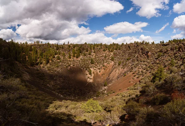 Pohled Dolů Kráteru Medicine Lake Shield Vocano — Stock fotografie