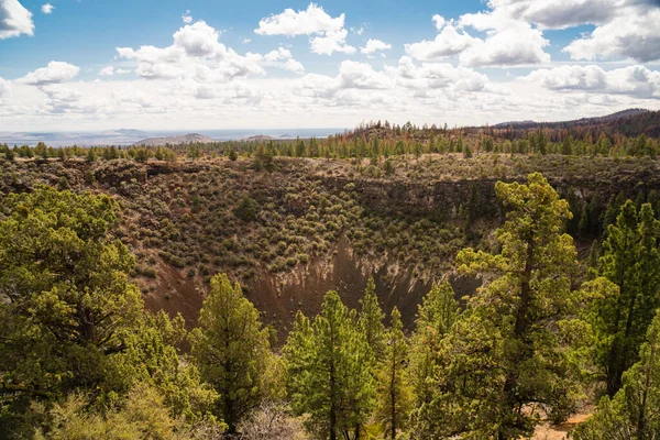 Looking Medicine Lake Shield Vocano Crater — Stock Photo, Image