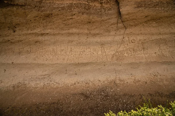 ネイティブ モドック ペトログリフ Lava Beds ペトログリフ ポイントで石に刻まれたペトログリフ — ストック写真
