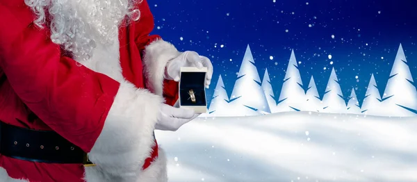 Papai Noel Está Segurando Uma Caixa Jóias Com Anel Uma — Fotografia de Stock