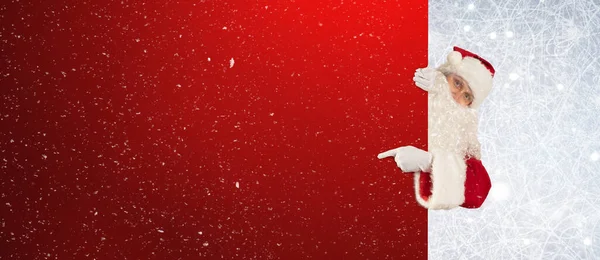 Papai Noel Aponta Dedo Para Cartaz Vermelho Vazio — Fotografia de Stock