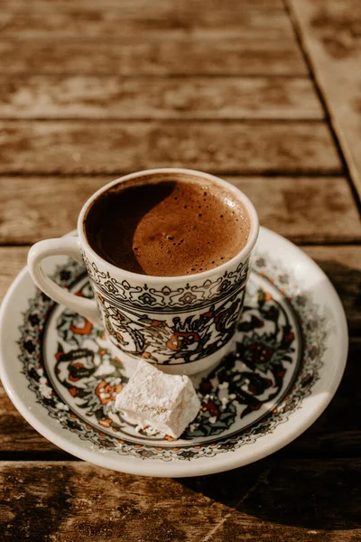 Kopp Traditionell Turkisk Kaffe Träbord — Stockfoto