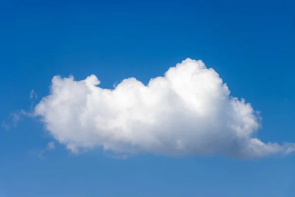 Nubes Blancas Cielo Azul Día Soleado Verano —  Fotos de Stock