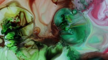 Çok renkli akrilik soyut akan boyalar izole edilmiş arkaplan