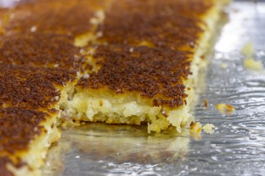 Geleneksel Türk ve Orta Doğu tatlıları: Knafeh (Türkçe: Kunefe)