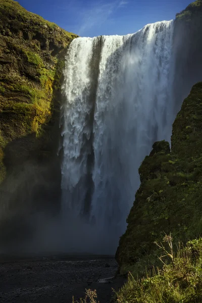 Cachoeira Skogafoss poderosa na Islândia — Fotografia de Stock