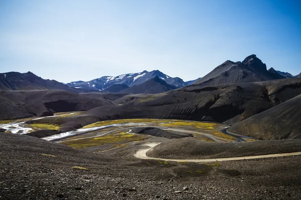 Sopečná krajina s řekou v jižním Islandu — Stock fotografie