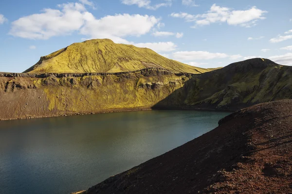 Crater lake, volcanic landscape. Iceland — Stock Photo, Image