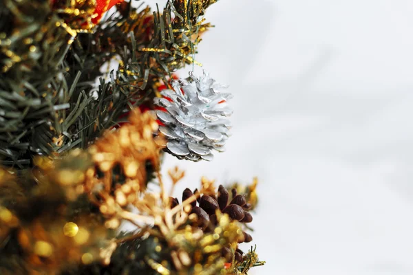 Kerstboom en kerstversiering — Stockfoto