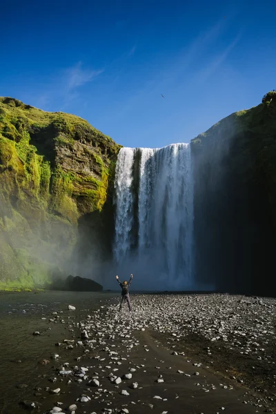 Kraftfull skogafoss vattenfall på Island — Stockfoto