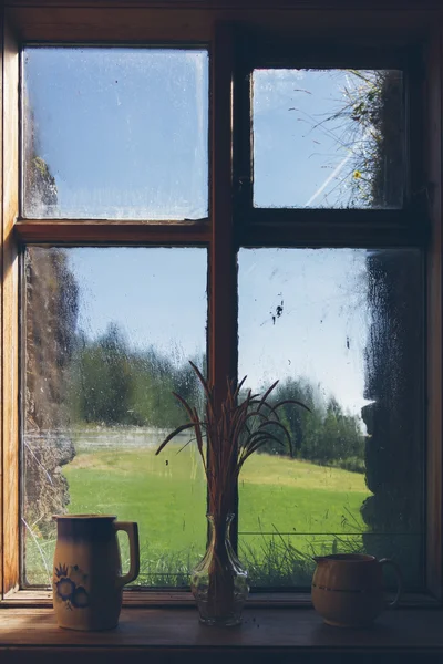 Fenêtre rustique en bois — Photo