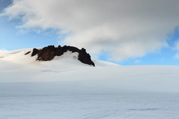 Montaña de nieve en el glaciar. Islandia —  Fotos de Stock