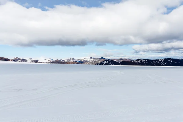 Montanha de neve na geleira. Islândia — Fotografia de Stock