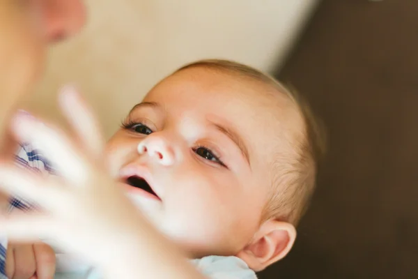 Baby och hennes pappa — Stockfoto