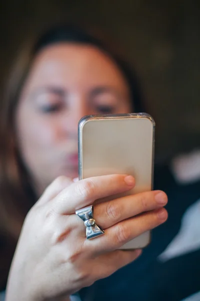 Woman with smartphone — Stock Photo, Image