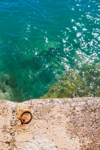 Bolardo viejo en el puerto — Foto de Stock