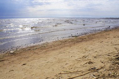 Kumsalda güneşli bir havada